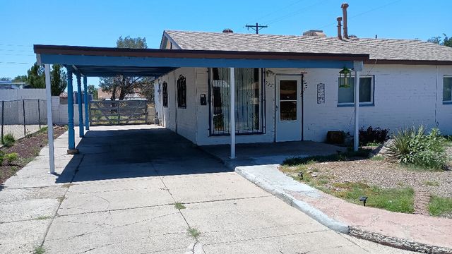 8922 CLAREMONT Avenue NE, Albuquerque, NM 87112