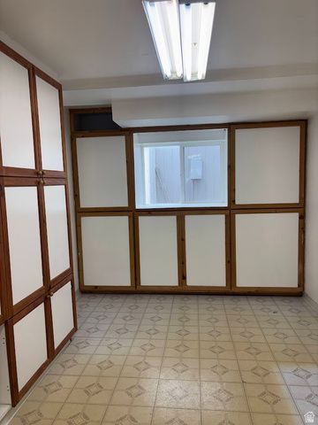 7242 S CALLIE DR, West Jordan, UT 84084