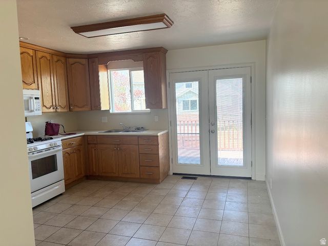 7242 S CALLIE DR, West Jordan, UT 84084