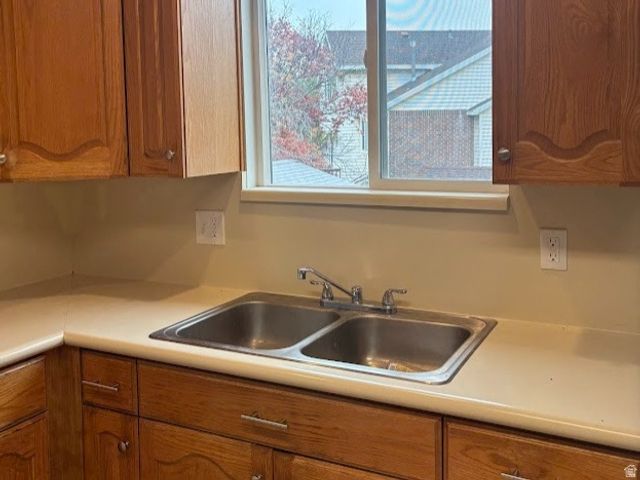 7242 S CALLIE DR, West Jordan, UT 84084