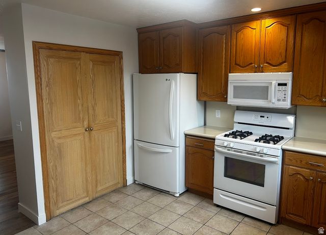 7242 S CALLIE DR, West Jordan, UT 84084