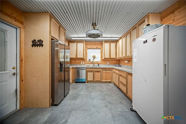 185 E Tiki Drive, Seadrift, TX 77983