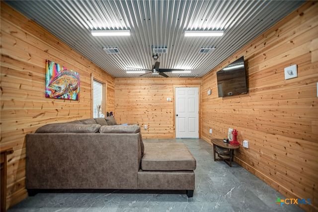 185 E Tiki Drive, Seadrift, TX 77983