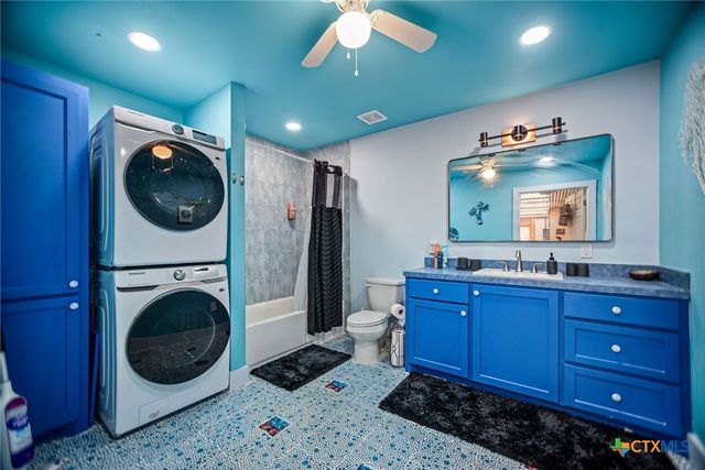 185 E Tiki Drive, Seadrift, TX 77983