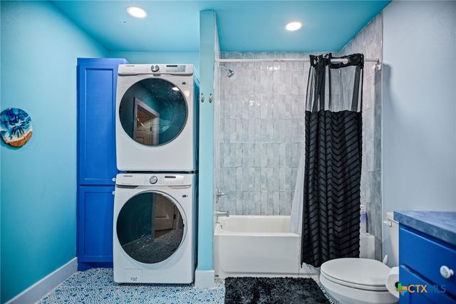 185 E Tiki Drive, Seadrift, TX 77983