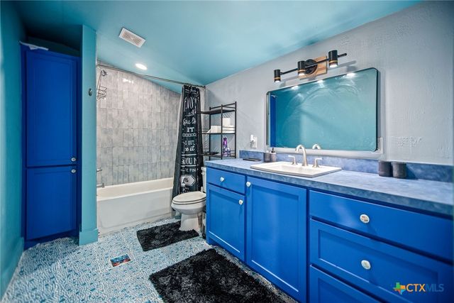 185 E Tiki Drive, Seadrift, TX 77983