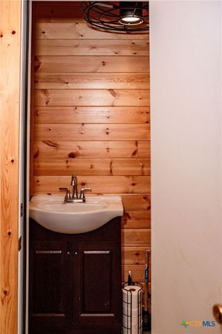 185 E Tiki Drive, Seadrift, TX 77983