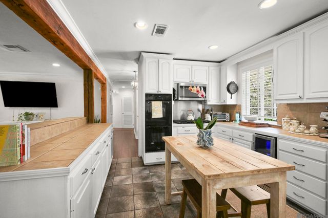 2814 S Eugene St, Baton Rouge, LA 70808