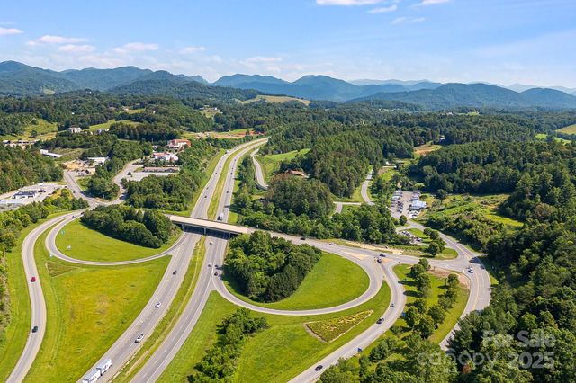 1672 Crossroads Parkway, Mars Hill, NC 28754