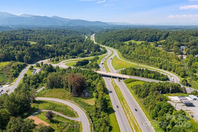 1672 Crossroads Parkway, Mars Hill, NC 28754