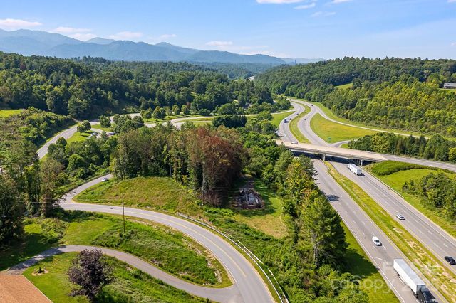1672 Crossroads Parkway, Mars Hill, NC 28754