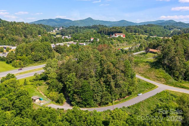 1672 Crossroads Parkway, Mars Hill, NC 28754