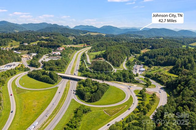 1672 Crossroads Parkway, Mars Hill, NC 28754