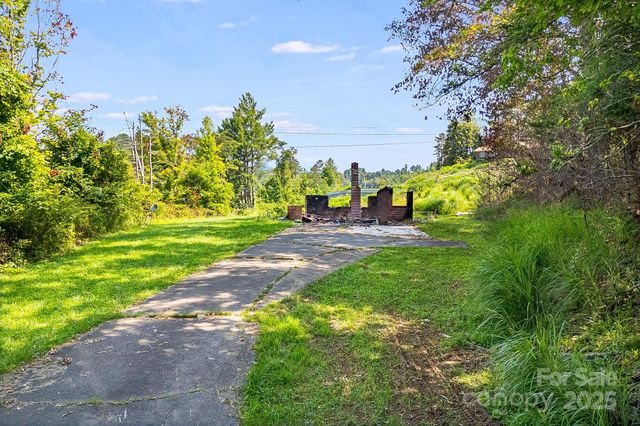 1672 Crossroads Parkway, Mars Hill, NC 28754