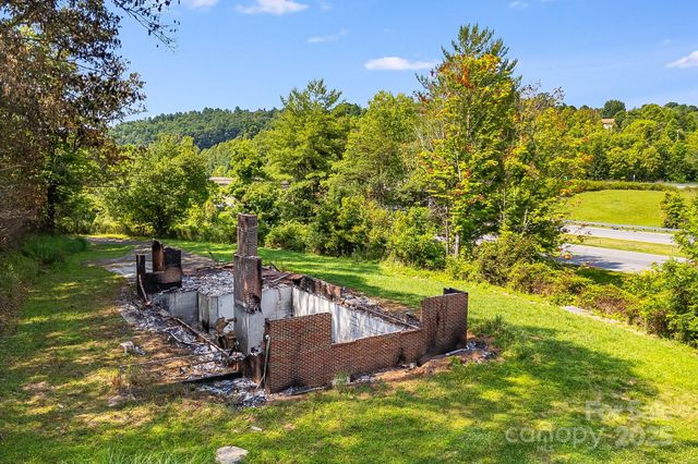 1672 Crossroads Parkway, Mars Hill, NC 28754