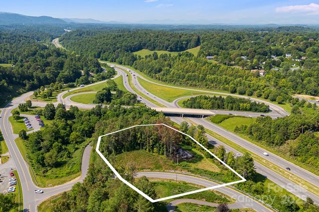 1672 Crossroads Parkway, Mars Hill, NC 28754