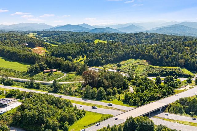 1672 Crossroads Parkway, Mars Hill, NC 28754