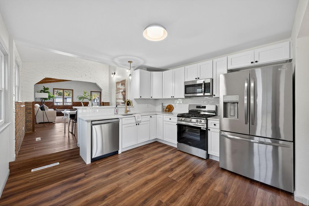 1205 8th Avenue S, South Saint Paul, MN 55075