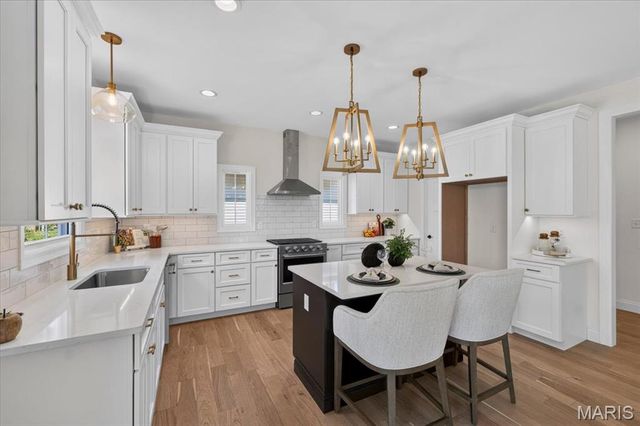 923 Poinsetta Lane, Kirkwood, MO 63122