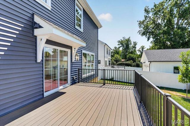 923 Poinsetta Lane, Kirkwood, MO 63122