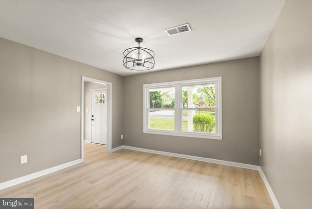 125 N LINCOLN AVE, Sterling, VA 20164