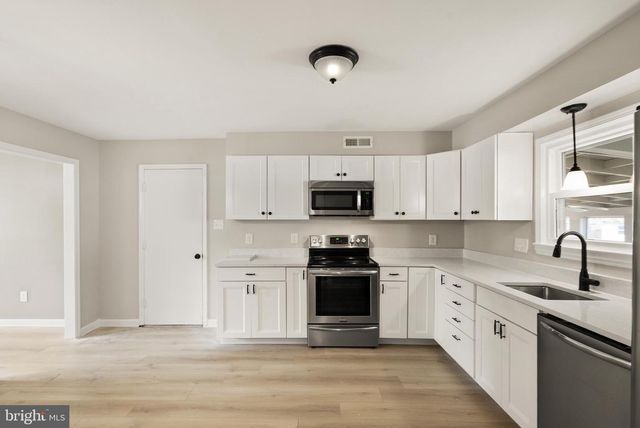 125 N LINCOLN AVE, Sterling, VA 20164