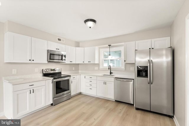 125 N LINCOLN AVE, Sterling, VA 20164