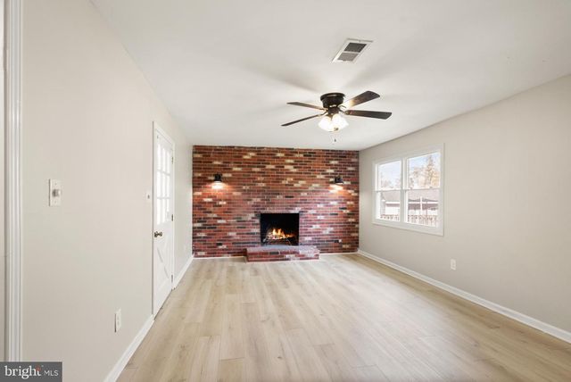 125 N LINCOLN AVE, Sterling, VA 20164
