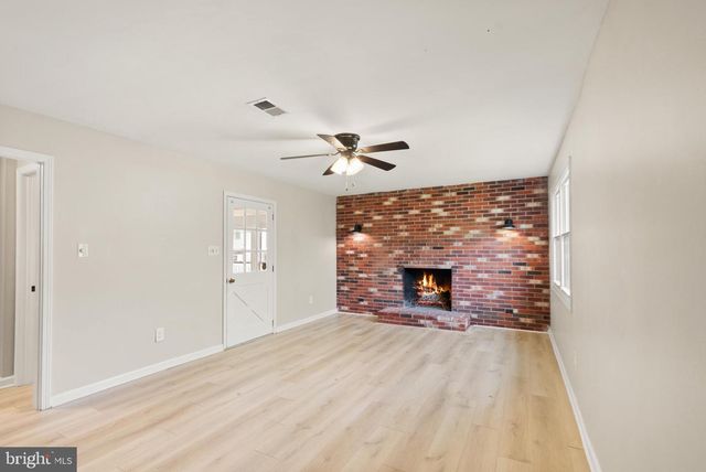 125 N LINCOLN AVE, Sterling, VA 20164