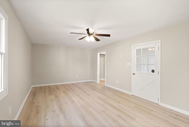 125 N LINCOLN AVE, Sterling, VA 20164