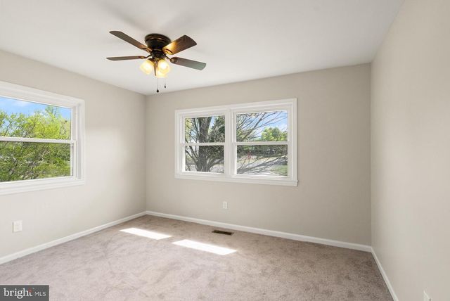 125 N LINCOLN AVE, Sterling, VA 20164