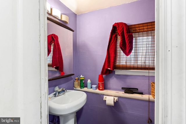 208 SUSSEX DR, Lindenwold, NJ 08021