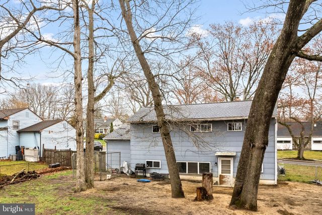 208 SUSSEX DR, Lindenwold, NJ 08021