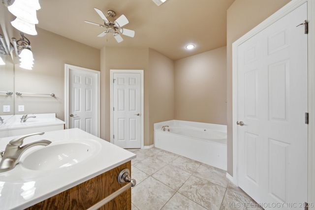 11099 S 55th West West Avenue, Sapulpa, OK 74066