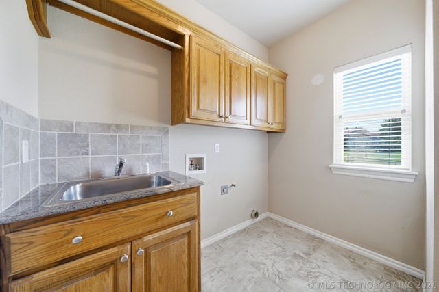 11099 S 55th West West Avenue, Sapulpa, OK 74066