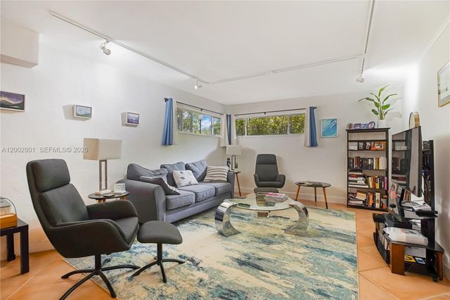 1205 Mariposa Ave 102, Coral Gables, FL 33146