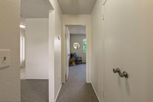 1118 Fallbrook Dr, Stockton, CA 95210