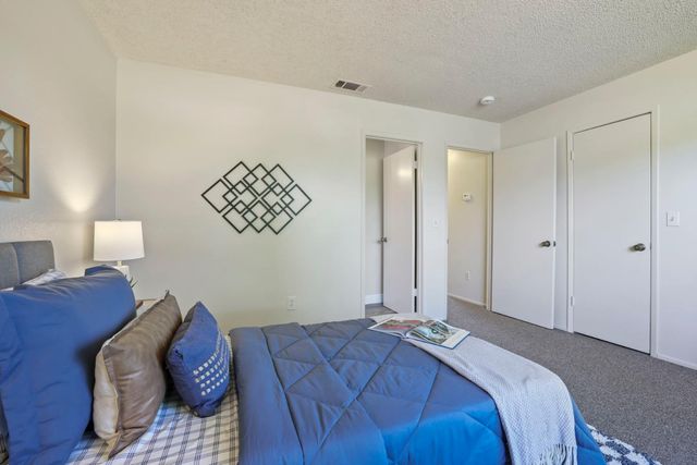 1118 Fallbrook Dr, Stockton, CA 95210
