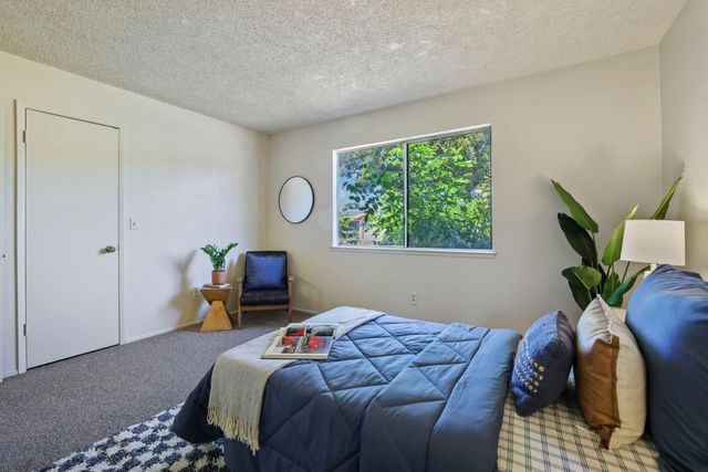 1118 Fallbrook Dr, Stockton, CA 95210