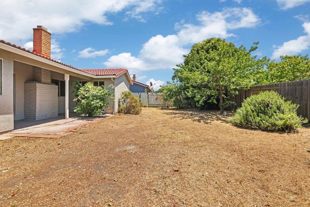 1118 Fallbrook Dr, Stockton, CA 95210