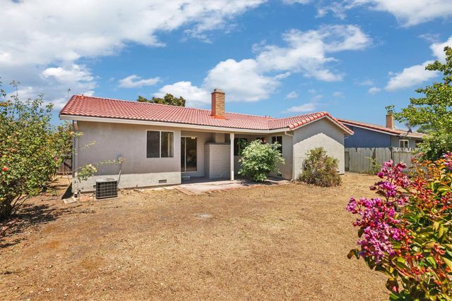 1118 Fallbrook Dr, Stockton, CA 95210