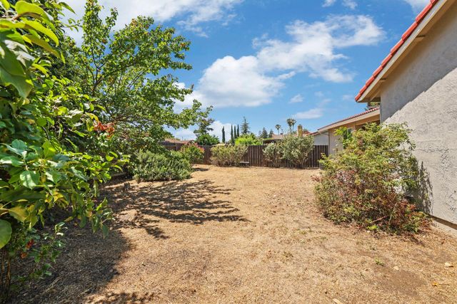 1118 Fallbrook Dr, Stockton, CA 95210