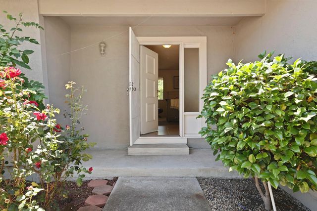 1118 Fallbrook Dr, Stockton, CA 95210