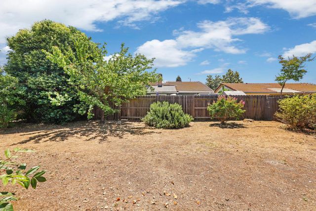 1118 Fallbrook Dr, Stockton, CA 95210