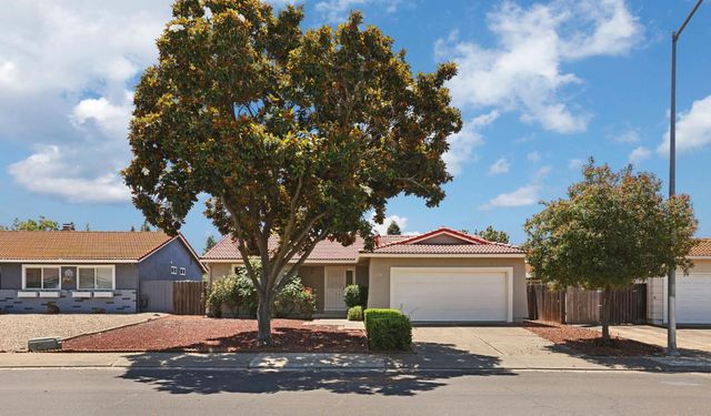1118 Fallbrook Dr, Stockton, CA 95210