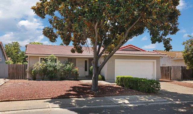 1118 Fallbrook Dr, Stockton, CA 95210