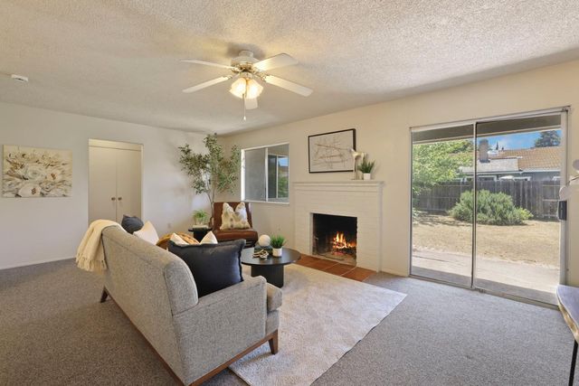 1118 Fallbrook Dr, Stockton, CA 95210