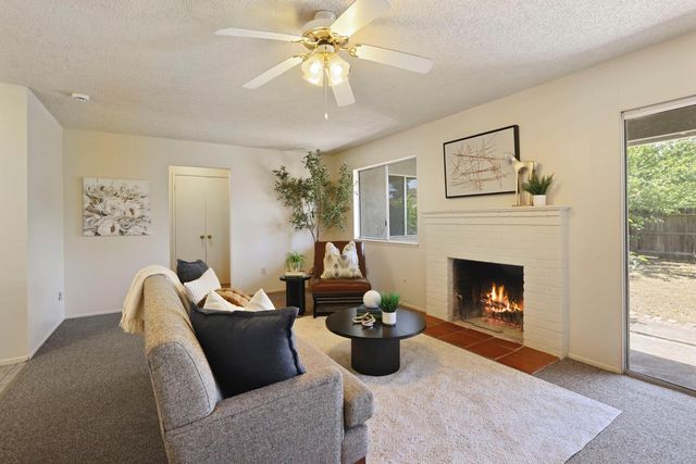 1118 Fallbrook Dr, Stockton, CA 95210