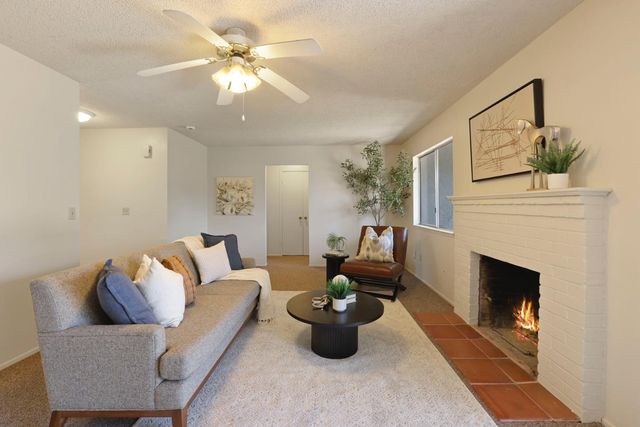 1118 Fallbrook Dr, Stockton, CA 95210
