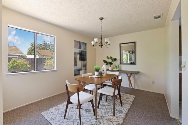1118 Fallbrook Dr, Stockton, CA 95210